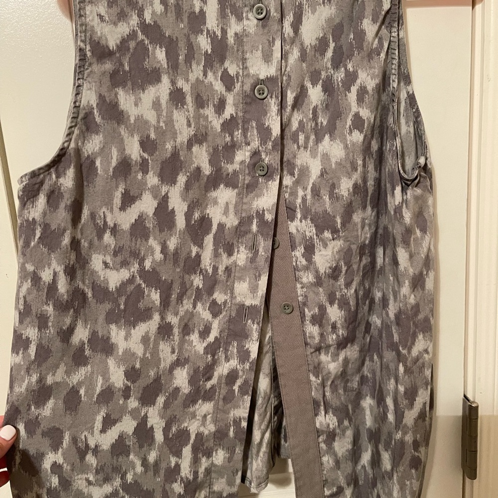 Patterned Cloth & Stone button down top - Picture 2 of 2